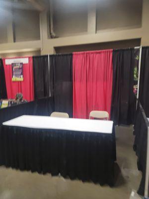 Empty booths on both Saturday/Sunday, that we were told would be sold but weren't. These were false marketing booths.