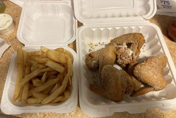 6 Whole wings with Ranch flavor and fries no salt. Both were Good