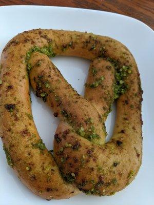 Pesto pretzel