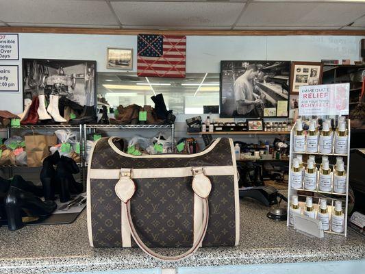 Boca Cove Shoe & Luggage Repair & Sales