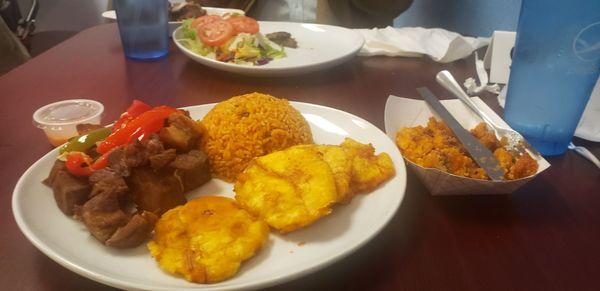 Top meal is Bistec con ensalada (beefsteak with salad)