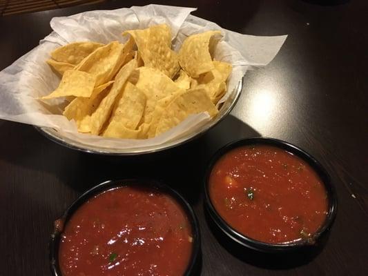 The signature nachos with salsa