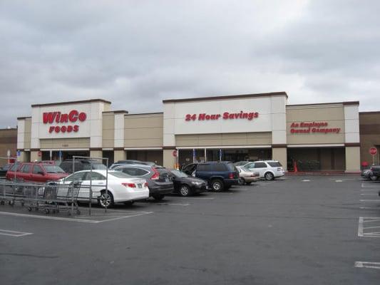 The facade of WinCo as seen from the parking lot.  SE 82nd would be to the left.