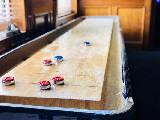 Shuffleboard table