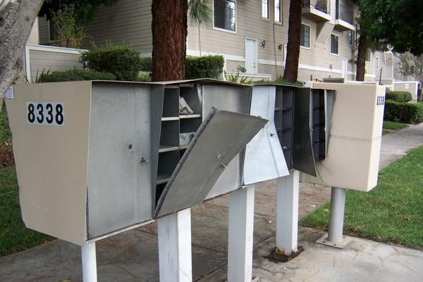 mail box vandalism  9/15/15 and B&R do nothing