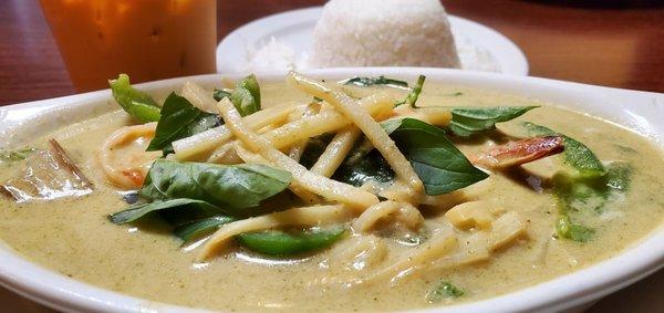 Green curry with shrimp