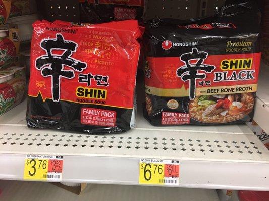 WOW! Shin BLACK Ramen- Dehydrated garlic slices, shitake mushrooms, leeks TRY IT! (Start 1/4 pack chili pouch= mild)