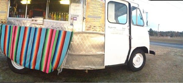 This taco truck has the best tacos ever! The food is very clean, and very yummy! I highly recommend!