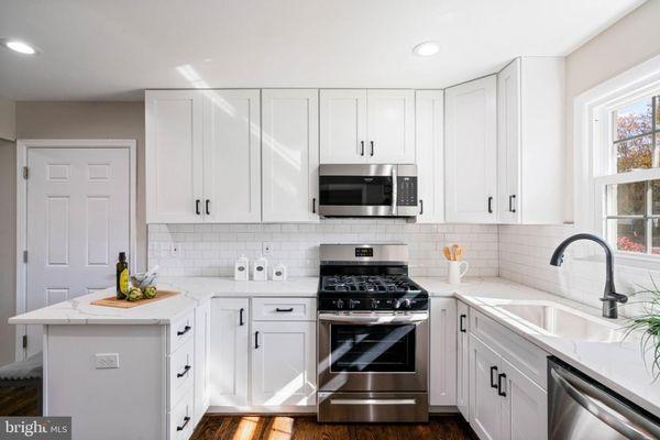 White Shaker_Post Install_Flush Ceiling application. Courtesy of Jeremiah