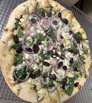 The Il Greco with olive oil, garlic, arugula, red onion, olives and feta.