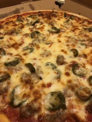 Sausage and jalapeño thin crust