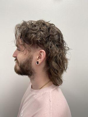 Loose wave perm and mullet haircut