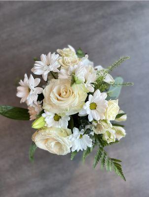 beautiful all white centerpiece for our reception