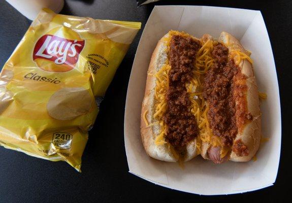 Chili cheese dogs with chips