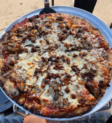 Cauliflower crust build-it-yourself pizza (Slice Kitchen)