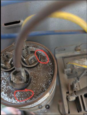 Hendel's hooking up capacitor incorrectly.