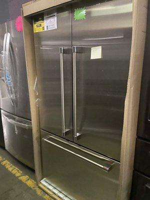 Another great counter refrigerator they had but sadly too big for my space.