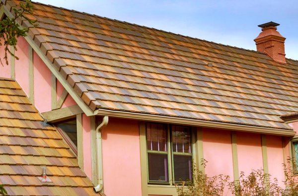 Boral Saxony Split Old-English Thatch concrete tiles in the color Telluride