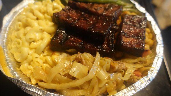 Ginger chicken, Mac and Cheese, Jerk Tofu