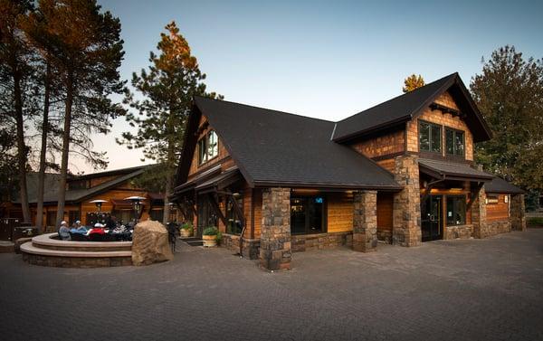 Restaurant Architecture - Sunriver Brewing Company, Paula Watts Photography