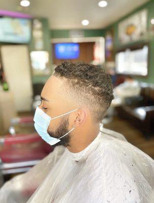 Freddie mastered this smooth to the touch drop, bald fade finished with a line up so crisp you find yourself even dreaming about it!