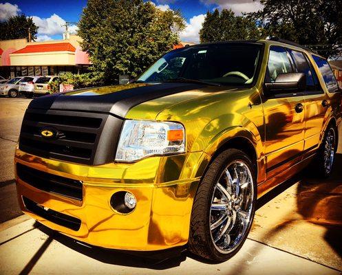 2009 Ford Expedition. Gold chrome wrap