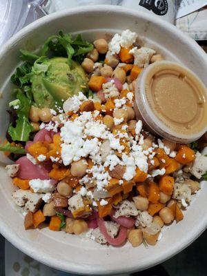 Salad bowl with 6 toppings, on mixed greens, with miso glaze dressing