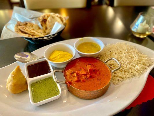 Murgh Mahkani with garlic naan