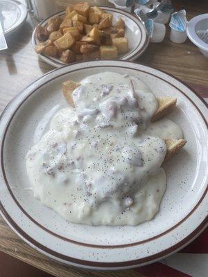 Creamed chipped beef on toast, half order with a side of hash browns.