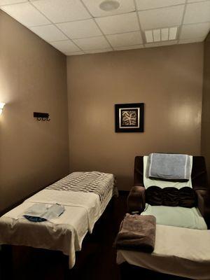 king Elite room for foot and body massage