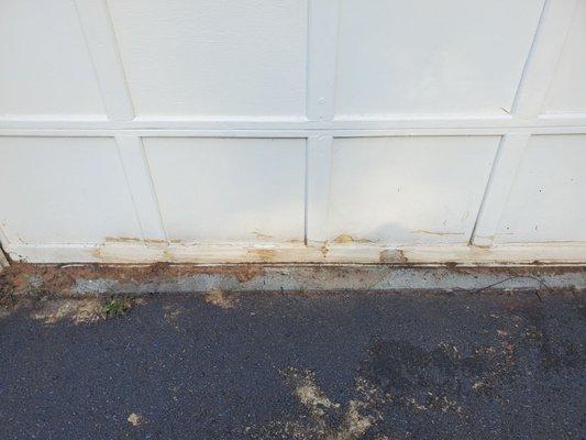 Garage door Sprayed with sealant.