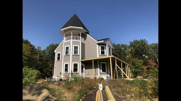 Another new custom house built by Newman Home's, a Custom home building general contractor. New shingle roof and vinyl siding.