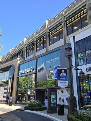 Samsung store is the 2nd store past the movie theater. On the other side of the fountain from rival Apple.