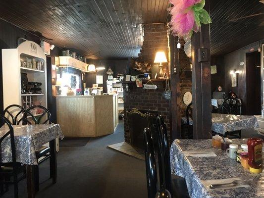 Dining area --clean and quaint