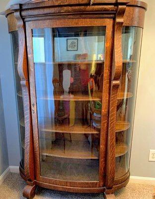 1900s Tiger Oak Curio Cabinet