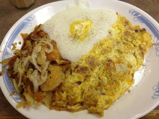 Bacon omelette with home fries grits