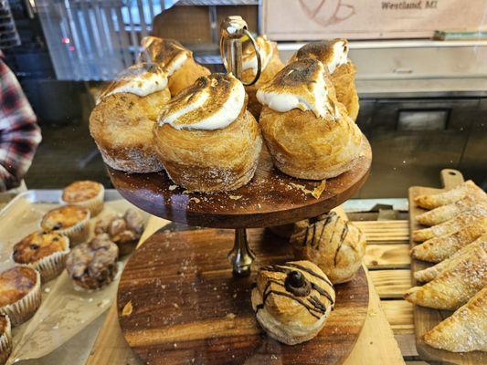 Monkey bread, cruffins on the stand and scones.