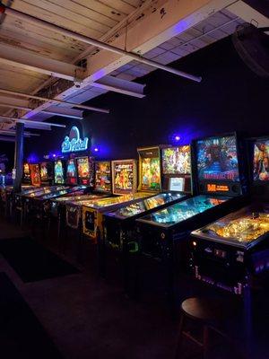 Many pinball machines