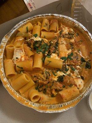 Rigatoni Florentine - large portion, fresh ingredients, quick delivery. So much better than the other pizza places nearby.