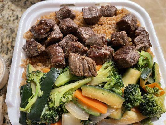 Close up of Hibachi Teriyaki Steak with vegetable with YumYum Sauce