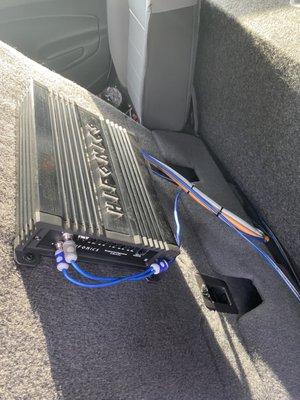 2,000 watt amp threw in no charge due to one part not being in shop that I got next day