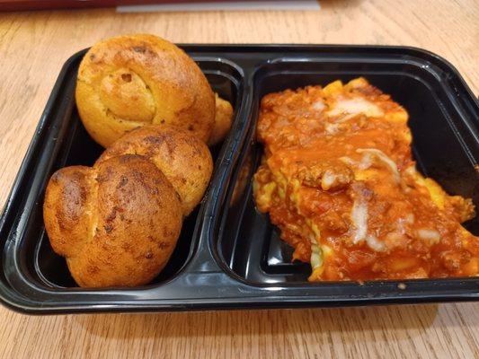 Lasagna and garlic knots.