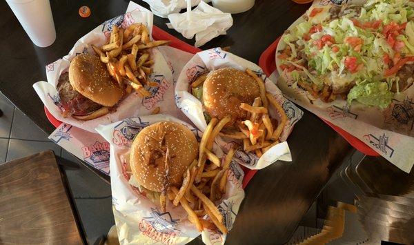 Look at this burgers, nachos they have beer here