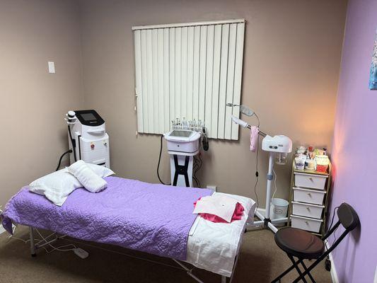 We have purchased advanced equipment to provide better services and better care for your facial skin and body detoxification