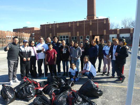 Rogers Park Chamber of Commerce teams up with Albany Park Para Todos for community cleanups