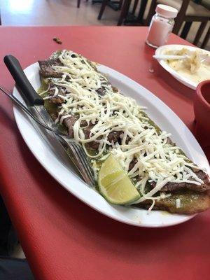 Huarache de bistec.