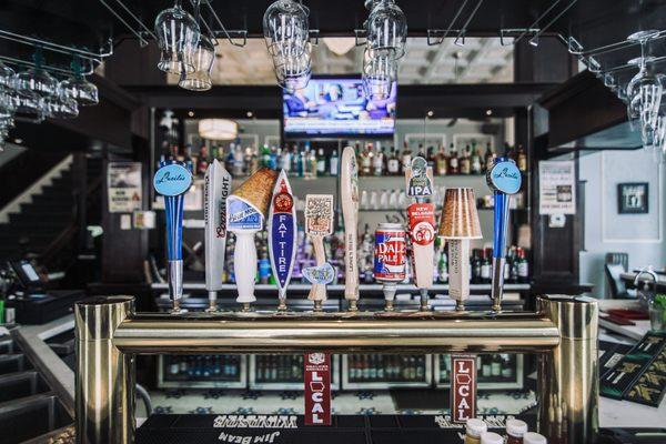 Ou bar features a variety of local Iowa craft beers, domestic and import favorites, as well as wine and spirits.