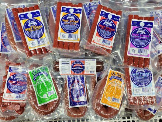 Something for everyone! All beef is what we do, so be it ring bologna, summer sausage or snack sticks, we got you. Plus so much more!