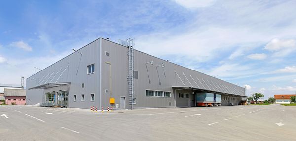 We can paint warehouses too! We pride ourselves on providing a 5 star experience whether the job is commercial or residential.