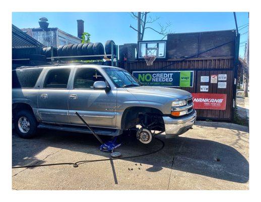 Amigo Tire Shop.(W Grand Ave/N Austin Ave)Go from Ally. Place for 2...3 cars. Nice & Easy Service.My Preferred Tire Shop.Cool!